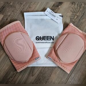 NWOT Queen Grippy Knee Pads, Medium